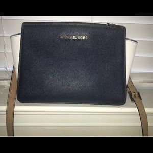 Michael Kors Selma Medium Crossbody